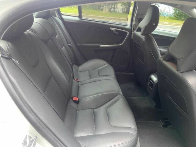 Белый Вольво С60, объемом двигателя 2 л и пробегом 39 тыс. км за 1250 $, фото 8 на Automoto.ua