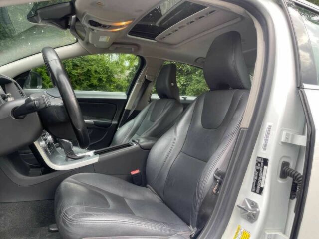 Белый Вольво С60, объемом двигателя 2 л и пробегом 39 тыс. км за 1250 $, фото 7 на Automoto.ua