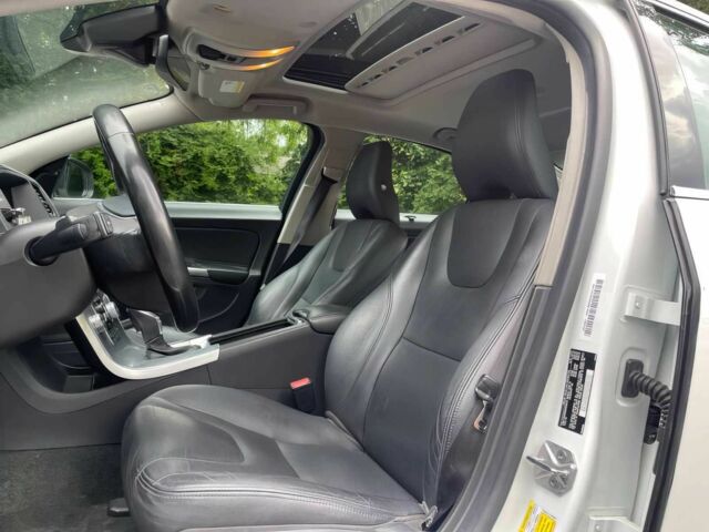 Белый Вольво С60, объемом двигателя 2 л и пробегом 31 тыс. км за 10200 $, фото 7 на Automoto.ua