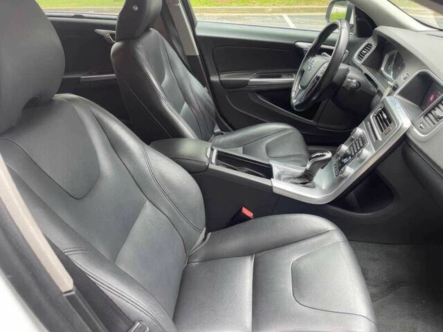 Белый Вольво С60, объемом двигателя 2 л и пробегом 39 тыс. км за 1250 $, фото 6 на Automoto.ua