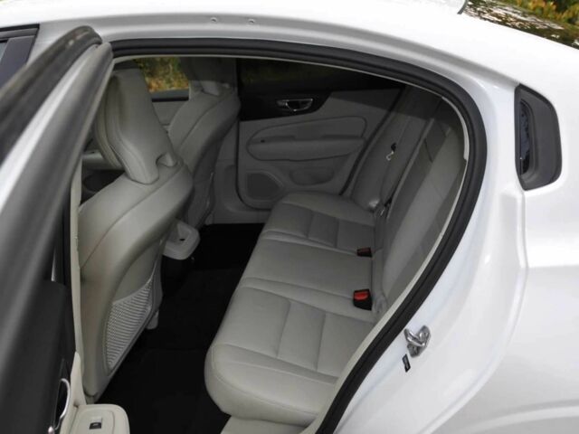 Белый Вольво С60, объемом двигателя 0 л и пробегом 57 тыс. км за 17000 $, фото 7 на Automoto.ua