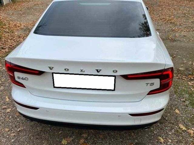 Белый Вольво С60, объемом двигателя 2 л и пробегом 46 тыс. км за 14300 $, фото 6 на Automoto.ua