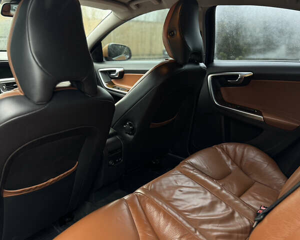 Бежевый Вольво С60, объемом двигателя 2.95 л и пробегом 247 тыс. км за 11000 $, фото 6 на Automoto.ua