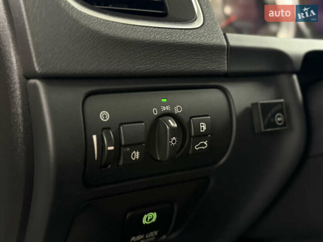 Бежевый Вольво С60, объемом двигателя 2.95 л и пробегом 247 тыс. км за 11000 $, фото 12 на Automoto.ua