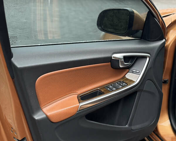 Бежевый Вольво С60, объемом двигателя 2.95 л и пробегом 247 тыс. км за 11000 $, фото 7 на Automoto.ua