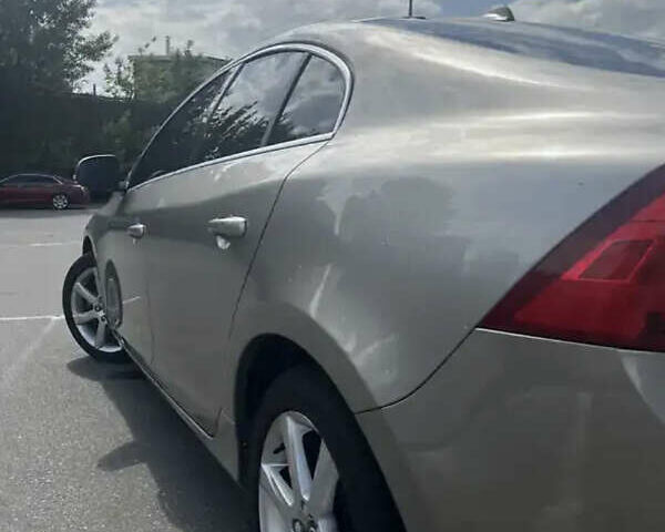 Бежевий Вольво С60, об'ємом двигуна 2.5 л та пробігом 98 тис. км за 16000 $, фото 14 на Automoto.ua