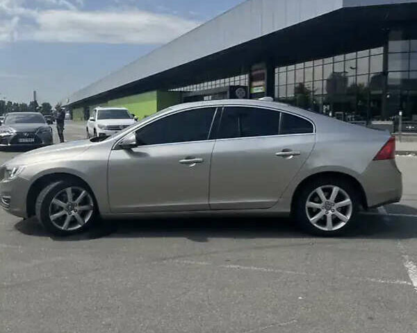 Бежевий Вольво С60, об'ємом двигуна 2.5 л та пробігом 98 тис. км за 16000 $, фото 9 на Automoto.ua