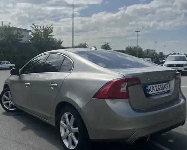 Бежевий Вольво С60, об'ємом двигуна 2.5 л та пробігом 98 тис. км за 16000 $, фото 16 на Automoto.ua