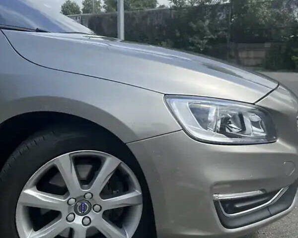 Бежевий Вольво С60, об'ємом двигуна 2.5 л та пробігом 98 тис. км за 16000 $, фото 3 на Automoto.ua