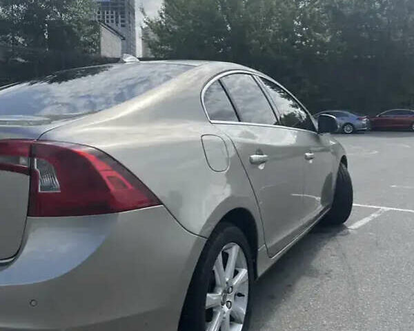 Бежевий Вольво С60, об'ємом двигуна 2.5 л та пробігом 98 тис. км за 16000 $, фото 13 на Automoto.ua