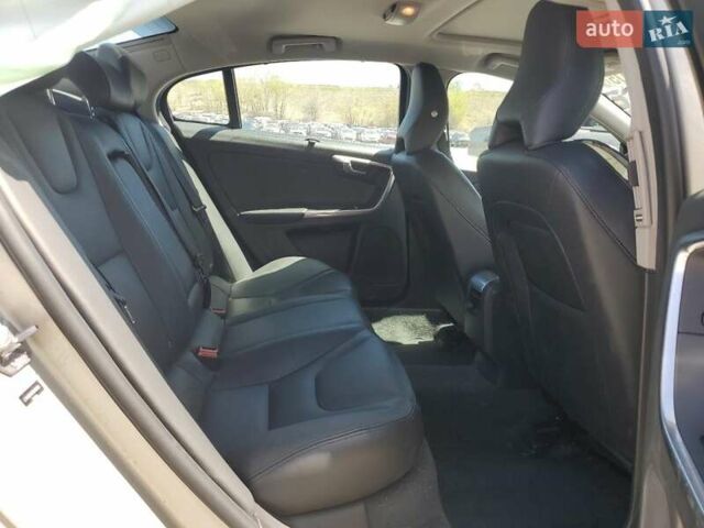 Бежевый Вольво С60, объемом двигателя 2 л и пробегом 77 тыс. км за 2900 $, фото 9 на Automoto.ua