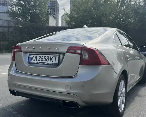 Бежевий Вольво С60, об'ємом двигуна 2.5 л та пробігом 98 тис. км за 16000 $, фото 15 на Automoto.ua