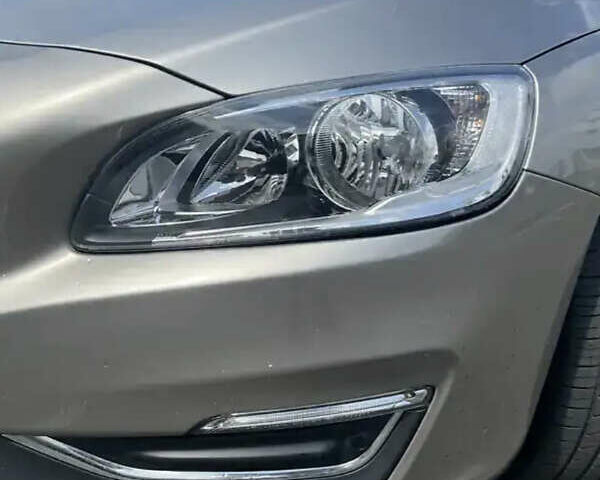 Бежевий Вольво С60, об'ємом двигуна 2.5 л та пробігом 98 тис. км за 16000 $, фото 18 на Automoto.ua