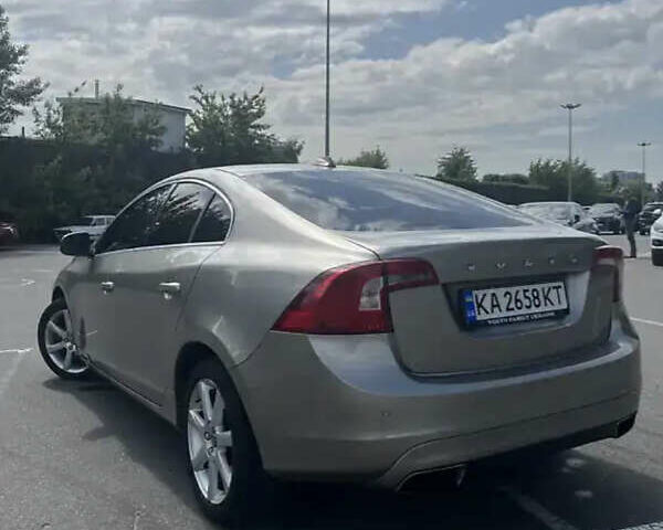 Бежевий Вольво С60, об'ємом двигуна 2.5 л та пробігом 98 тис. км за 16000 $, фото 17 на Automoto.ua