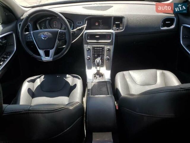 Бежевый Вольво С60, объемом двигателя 2 л и пробегом 77 тыс. км за 2900 $, фото 7 на Automoto.ua