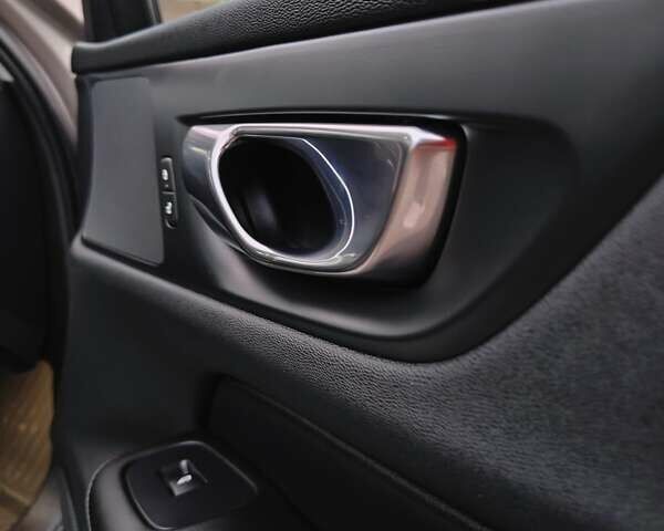 Бежевий Вольво С60, об'ємом двигуна 2 л та пробігом 27 тис. км за 23000 $, фото 4 на Automoto.ua