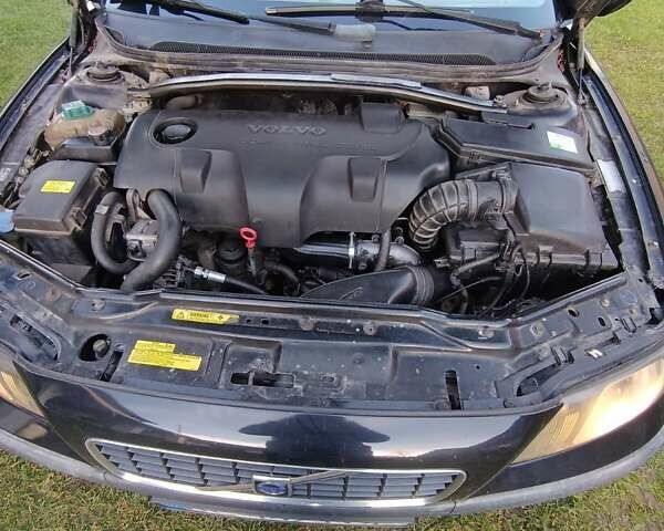 Черный Вольво С60, объемом двигателя 2.4 л и пробегом 345 тыс. км за 3500 $, фото 4 на Automoto.ua