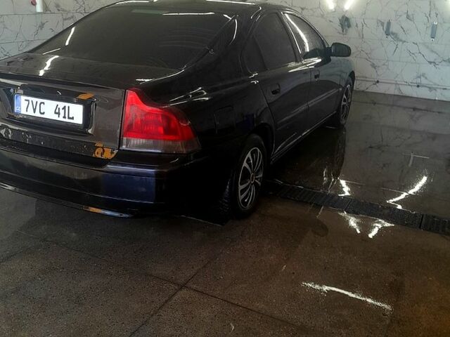 Черный Вольво С60, объемом двигателя 2.4 л и пробегом 0 тыс. км за 2200 $, фото 1 на Automoto.ua