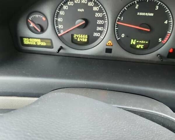 Черный Вольво С60, объемом двигателя 2.4 л и пробегом 345 тыс. км за 3500 $, фото 1 на Automoto.ua