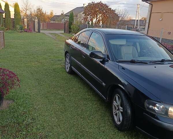 Черный Вольво С60, объемом двигателя 2.4 л и пробегом 345 тыс. км за 3500 $, фото 3 на Automoto.ua