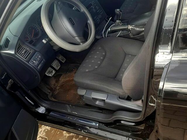 Черный Вольво С60, объемом двигателя 2.4 л и пробегом 0 тыс. км за 2400 $, фото 3 на Automoto.ua