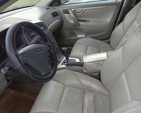 Черный Вольво С60, объемом двигателя 2.4 л и пробегом 345 тыс. км за 3500 $, фото 5 на Automoto.ua