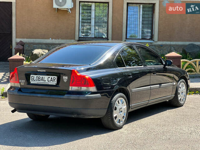 Черный Вольво С60, объемом двигателя 2.44 л и пробегом 255 тыс. км за 5950 $, фото 2 на Automoto.ua