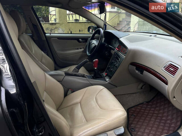 Черный Вольво С60, объемом двигателя 2 л и пробегом 220 тыс. км за 5500 $, фото 2 на Automoto.ua