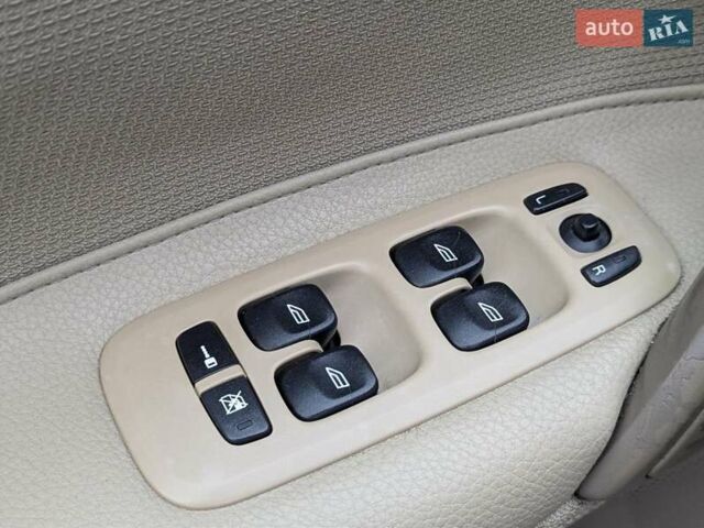 Чорний Вольво С60, об'ємом двигуна 2.4 л та пробігом 323 тис. км за 5700 $, фото 10 на Automoto.ua