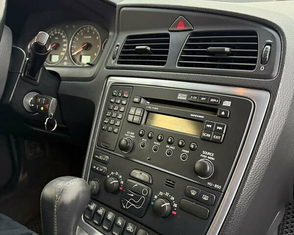 Черный Вольво С60, объемом двигателя 2.4 л и пробегом 348 тыс. км за 6350 $, фото 15 на Automoto.ua