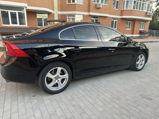 Черный Вольво С60, объемом двигателя 2.5 л и пробегом 215 тыс. км за 8900 $, фото 9 на Automoto.ua