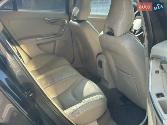 Черный Вольво С60, объемом двигателя 2.5 л и пробегом 338 тыс. км за 7700 $, фото 10 на Automoto.ua