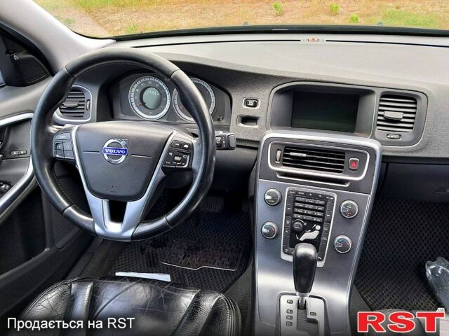 Чорний Вольво С60, об'ємом двигуна 2.5 л та пробігом 298 тис. км за 9850 $, фото 1 на Automoto.ua