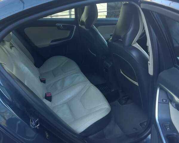 Чорний Вольво С60, об'ємом двигуна 2.5 л та пробігом 240 тис. км за 9800 $, фото 8 на Automoto.ua