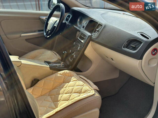 Черный Вольво С60, объемом двигателя 2.5 л и пробегом 338 тыс. км за 7700 $, фото 11 на Automoto.ua