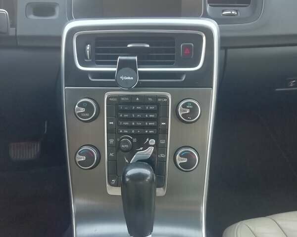 Чорний Вольво С60, об'ємом двигуна 2.5 л та пробігом 240 тис. км за 9800 $, фото 7 на Automoto.ua