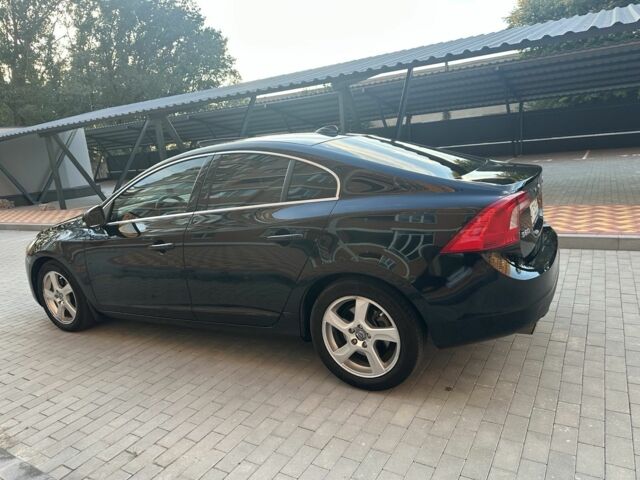 Черный Вольво С60, объемом двигателя 2.5 л и пробегом 215 тыс. км за 8900 $, фото 7 на Automoto.ua