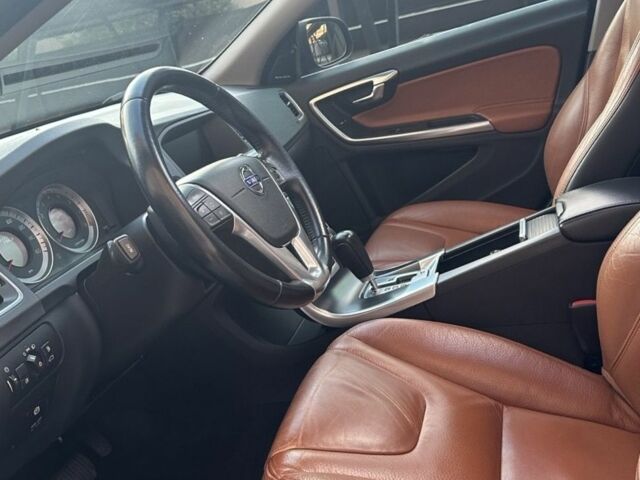 Черный Вольво С60, объемом двигателя 2.5 л и пробегом 215 тыс. км за 8900 $, фото 13 на Automoto.ua