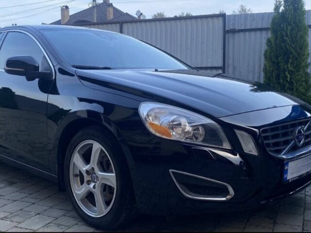 Черный Вольво С60, объемом двигателя 2.5 л и пробегом 215 тыс. км за 8900 $, фото 4 на Automoto.ua