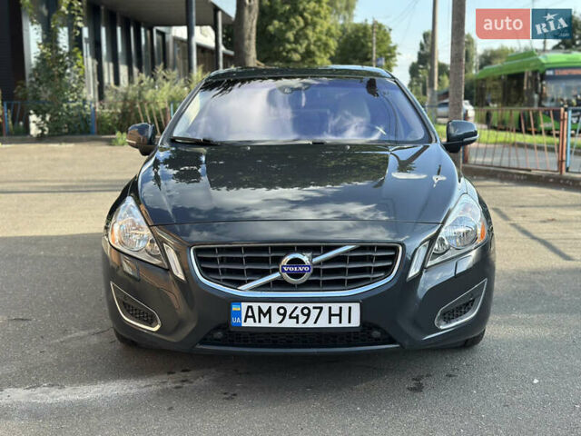 Черный Вольво С60, объемом двигателя 2.5 л и пробегом 337 тыс. км за 8350 $, фото 1 на Automoto.ua