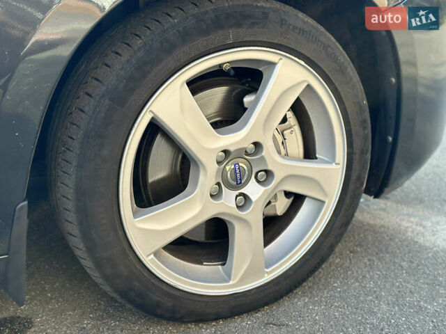 Черный Вольво С60, объемом двигателя 2.5 л и пробегом 338 тыс. км за 7700 $, фото 12 на Automoto.ua