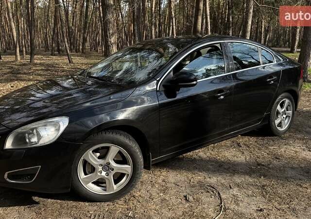 Черный Вольво С60, объемом двигателя 2.5 л и пробегом 285 тыс. км за 10300 $, фото 1 на Automoto.ua