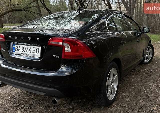 Черный Вольво С60, объемом двигателя 2.5 л и пробегом 285 тыс. км за 10300 $, фото 6 на Automoto.ua