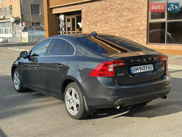 Черный Вольво С60, объемом двигателя 2.5 л и пробегом 337 тыс. км за 8350 $, фото 4 на Automoto.ua