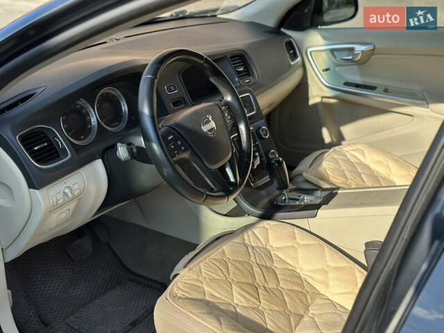 Черный Вольво С60, объемом двигателя 2.5 л и пробегом 338 тыс. км за 7700 $, фото 6 на Automoto.ua