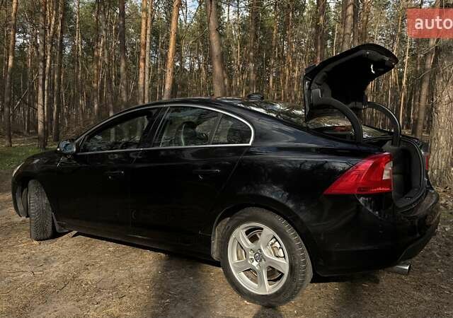 Черный Вольво С60, объемом двигателя 2.5 л и пробегом 285 тыс. км за 10300 $, фото 9 на Automoto.ua