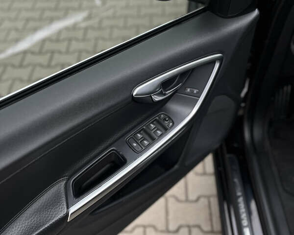 Чорний Вольво С60, об'ємом двигуна 2.95 л та пробігом 227 тис. км за 9500 $, фото 7 на Automoto.ua