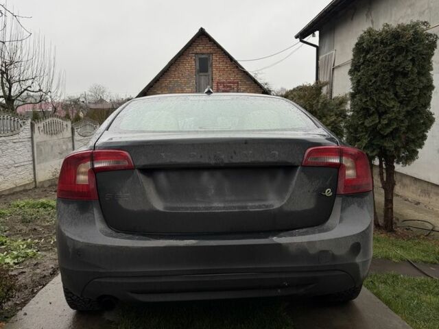 Черный Вольво С60, объемом двигателя 1.6 л и пробегом 300 тыс. км за 1700 $, фото 1 на Automoto.ua