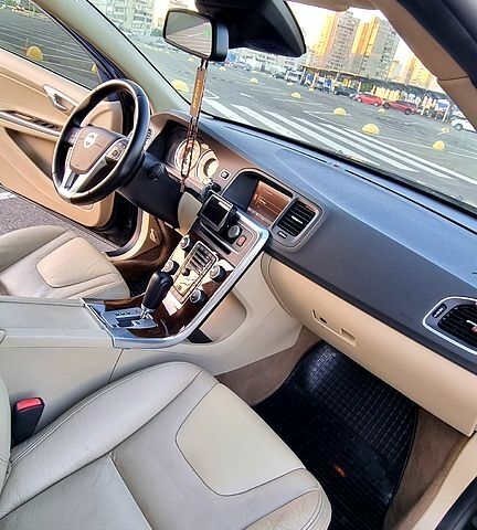 Черный Вольво С60, объемом двигателя 2.5 л и пробегом 207 тыс. км за 9700 $, фото 6 на Automoto.ua