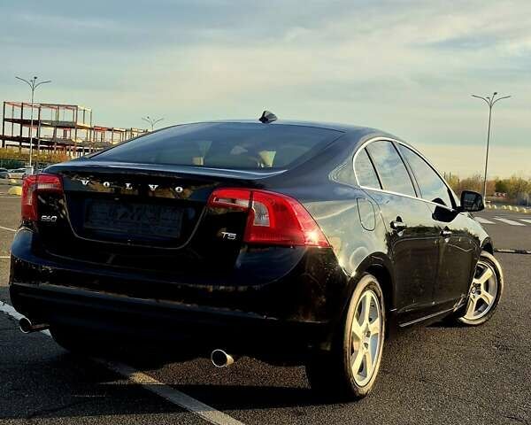 Черный Вольво С60, объемом двигателя 2.5 л и пробегом 207 тыс. км за 9999 $, фото 1 на Automoto.ua